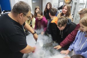 fotografia prezentuje zajęcia w sali szkolnej